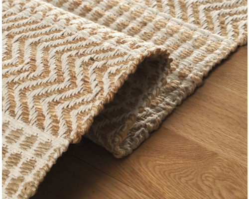 Tapijt van natuurlijke vezels met zigzagpatroon
