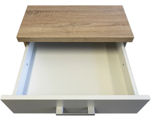 Open lade van een meubel met houten oppervlak