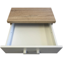Open lade met lichte houten accenten