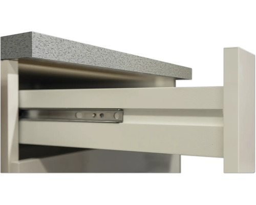 Detailopname van een ladegeleider met metalen rail