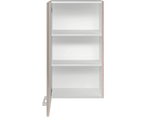 Open hangkast met drie planken