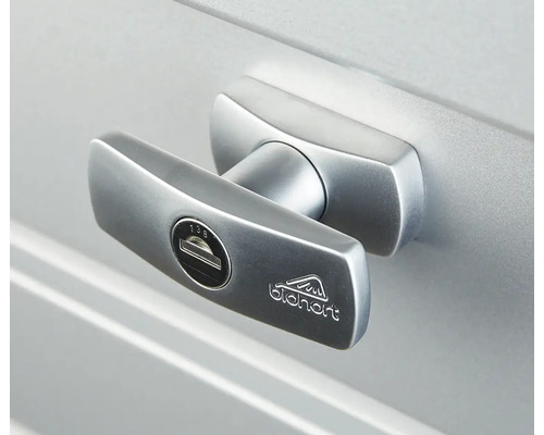 Biohort-logo op het slot van een tuinpoort