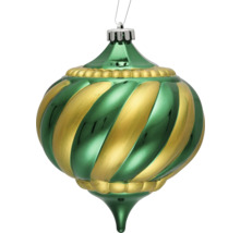 Kerstbal in groen en goud