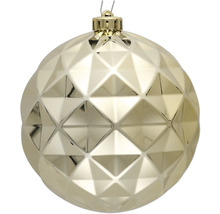 Gouden kerstbal met geometrisch patroon