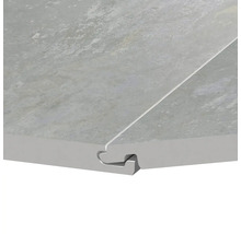 Detailopname van een tegelprofiel voor het verbinden van tegels