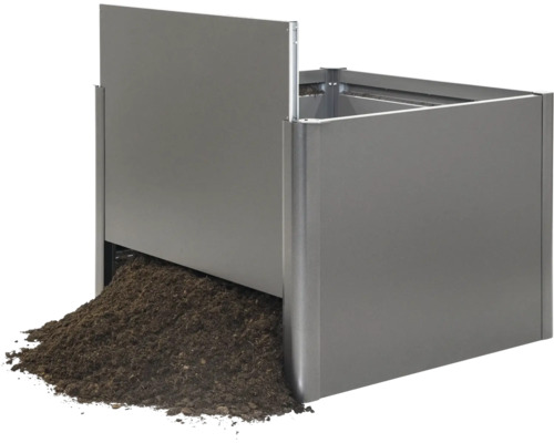 Metalen compostbak met aarde