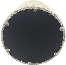 Onderkant van een kattenhol met een textieloppervlak en zwarte stof.