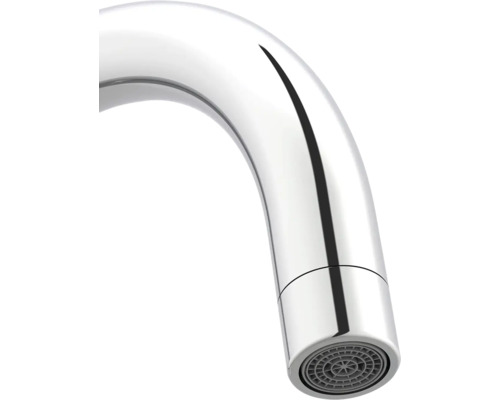 Close-up van een verchroomde kraanuitloop