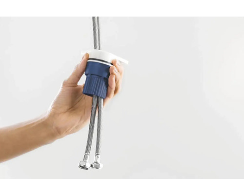 Installatie van een kraan met flexibele aansluitslangen