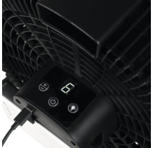 Detailweergave van een ventilator met digitale display en bedieningspaneel