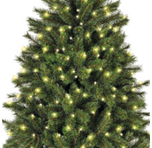 Versierde kerstboom met lichtjes