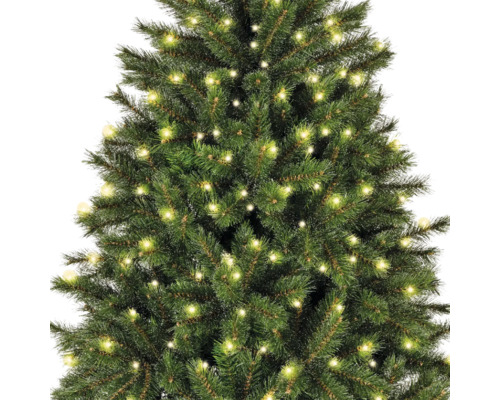 Versierde kerstboom met lichtjes