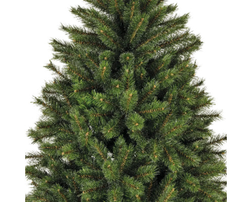 Close-up van een kunstkerstboom met groene naalden.