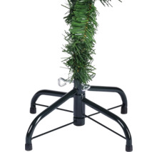 Detailopname van een kunstkerstboom met metalen standaard en groene plastic takken.