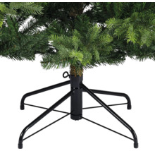Detailopname van een kunstkerstboom met metalen voet