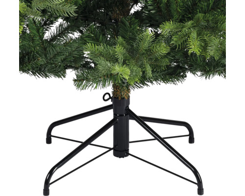 Detail van een kunstmatige kerstboom met een zwarte metalen standaard.