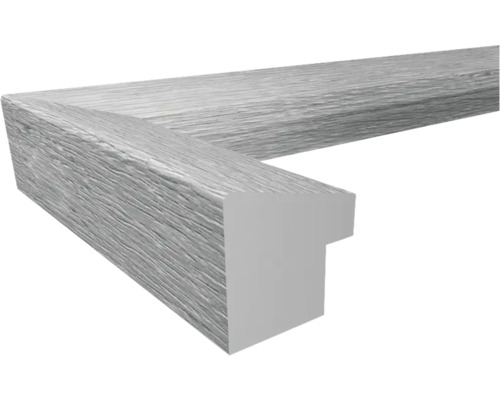 Hoekdetail van een zilverkleurige fotolijst met houtstructuur