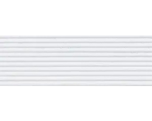 Close-up van een witte geprofileerde metalen wand.