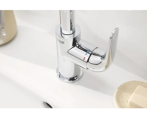 Grohe Logo op een verchroomde wastafelmengkraan