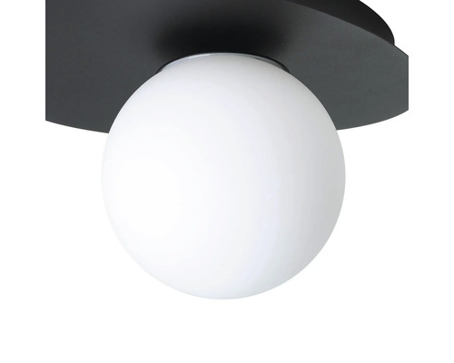 Plafondlamp met ronde, witte glazen bol