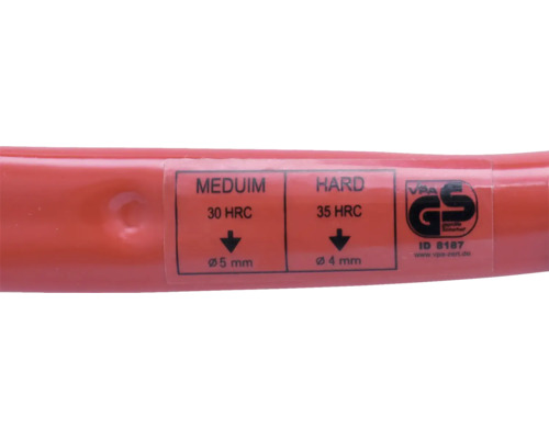 Sticker op een hamersteel met informatie over de hardheid en VPA Gepruefte Sicherheit keurmerk.