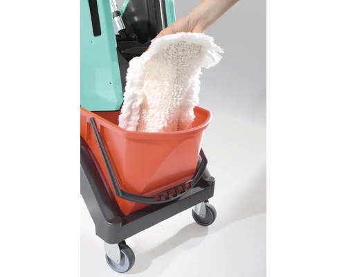 Schoonmaakwagen met emmer en mop