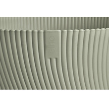 Gedetailleerde weergave van een geribbelde bloempot met Elho logo.