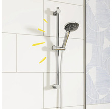 Douchestang met handdouche aan de muur gemonteerd