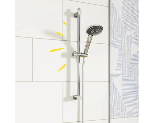 Douchestang met handdouche aan de muur gemonteerd