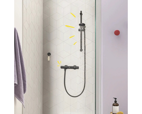 Douchesysteem met stortdouche en handdouche in de badkamer