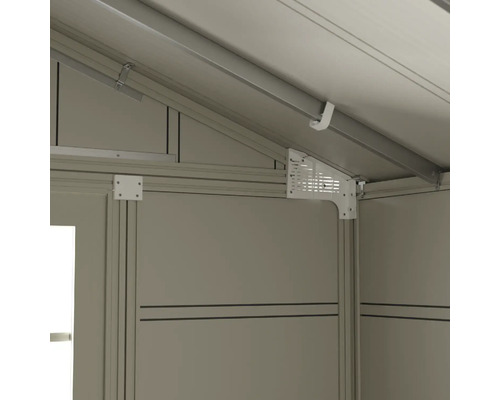 Binnenaanzicht van een tuinhuis met metalen frame