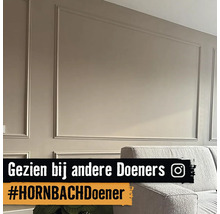 Wanddecoratie met sierlijsten in de woonkamer