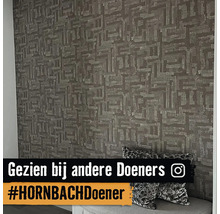 Wand met gedessineerd behang