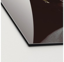 Detailweergave van een moderne wanddecoratie met een glanzend oppervlak
