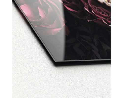 Detailweergave van een glasplaat met rozenmotief