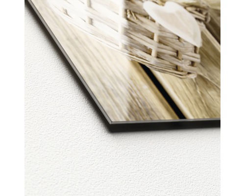 Acrylglas schilderij met mand en hartmotieven