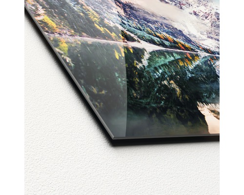 Detailweergave van een glazen foto met een bergmeermotief