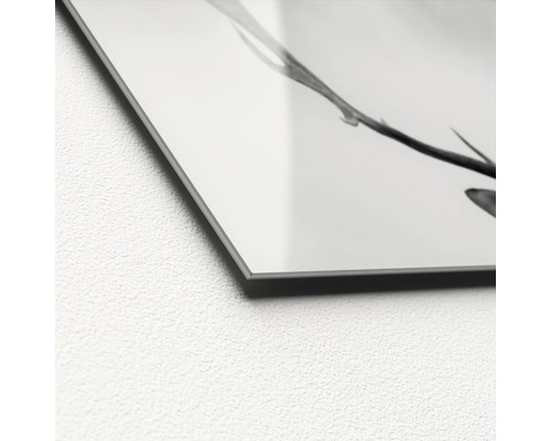 Detailopname van een acrylglasplaat met plantenmotief