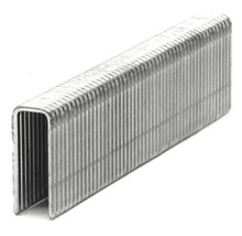 Close-up van nietjes voor een tacker