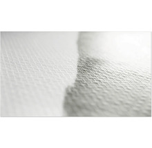Gedetailleerde weergave van een wit textielbehang met structuur