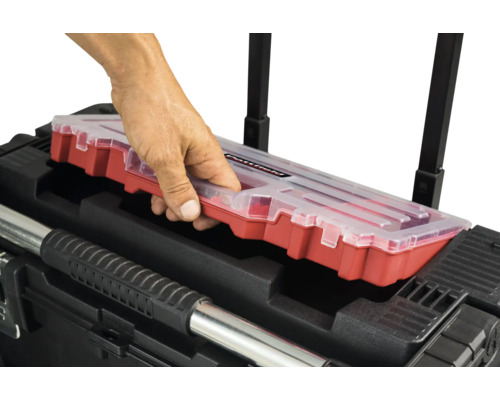 Detailopname van een gereedschapskoffer met uitneembare inzet