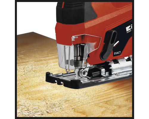 Einhell decoupeerzaag bij het zagen van hout