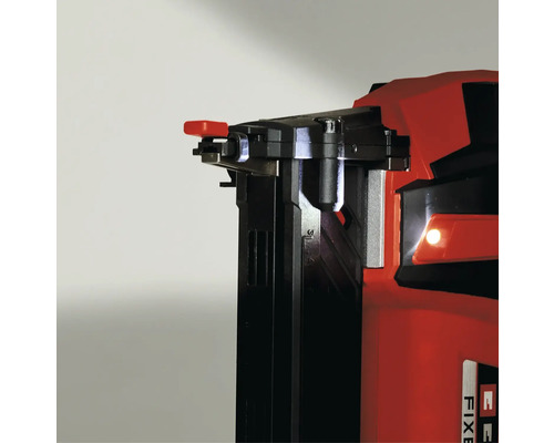 Gedetailleerde weergave van een rode en zwarte boutpistool.