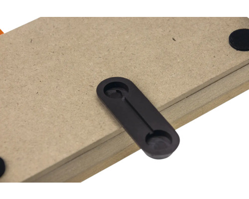 Houten plank met beugel voor bevestiging