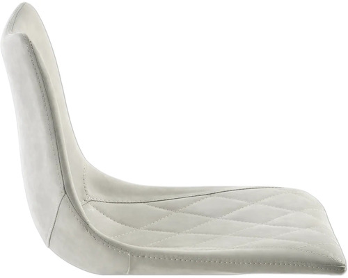 Detailweergave van een stoel met een gewatteerde zitting en een hoge rugleuning