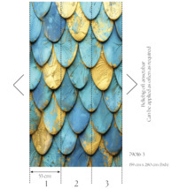 Behang met schubbenpatroon in blauw en goud, kan zo vaak als nodig worden aangebracht
