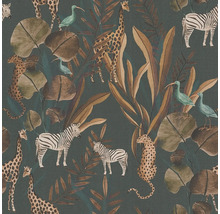 Behang met jungle motief, met afbeeldingen van giraffen, zebra's, luipaarden, tropische vogels en bladeren.