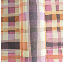 Detailaanzicht van een rol behang met ruitpatroon