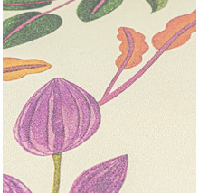 Close-up van een behang met plantenpatroon