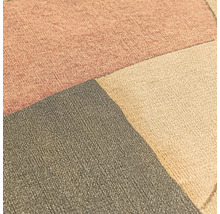 Close-up van een patroonbehang met geometrische vormen